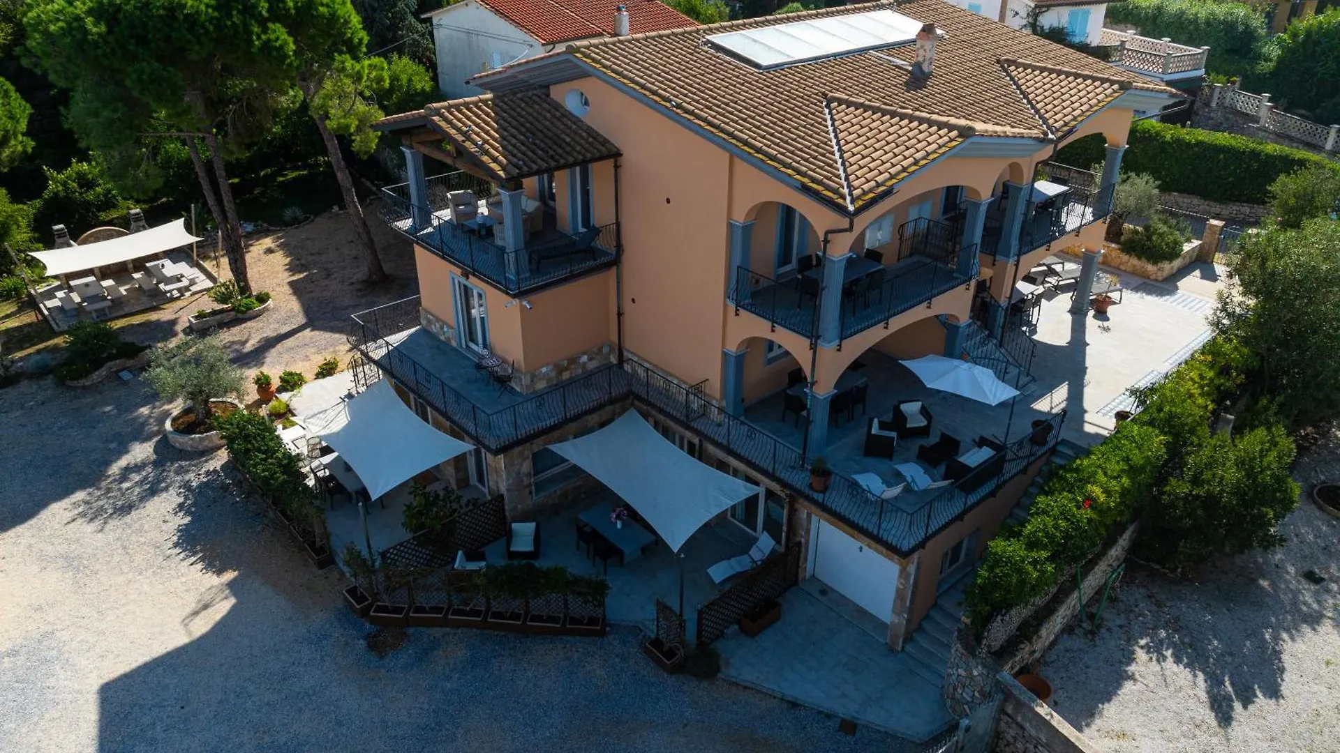 Villa Mia location